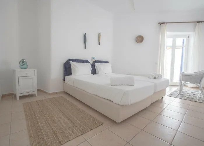 Phoebe カラファティス